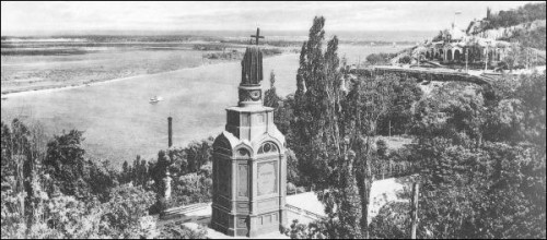 Владимирская горка в Киеве в начале XX века. Справа — вид на Купеческий сад